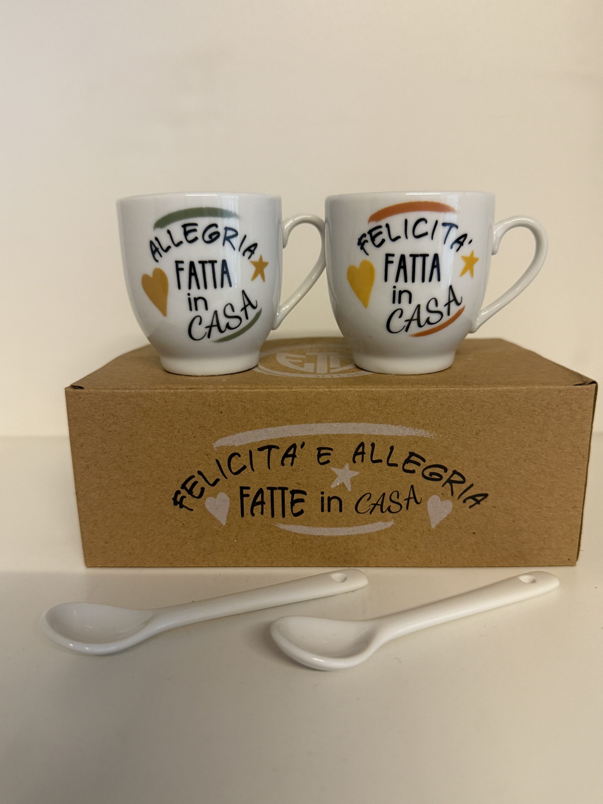 Bomboniera coppia di tazzine e cucchiaini con scatola